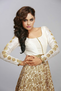 Nandita Swetha Tamil Telugu Actress in Beautiful Beigh Cream Anarkali Dress Stunning Modeling Pics (4)